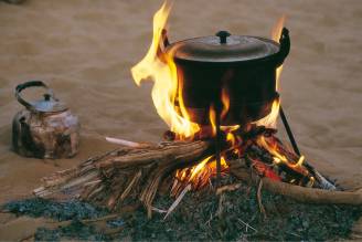 Lagerfeuer Outdoorküche, Kochen am Feuer